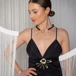 Artystyczna broszka z onyksem z kolekcji Parer