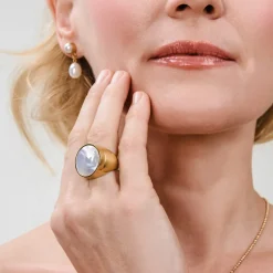 Artystyczny sygnet z masą perłową z kolekcji Parer