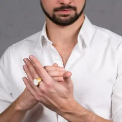 Artystyczny sygnet z masą perłową z kolekcji Parer