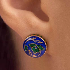 Asymetryczne kolczyki z motywami roślinnymi z kolekcji Minakari