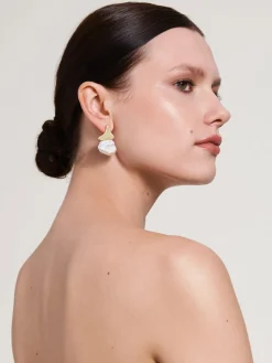 Asymetryczne kolczyki z perłami słodkowodnymi z kolekcji Parer