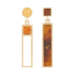 Asymetryczne, pozłacane kolczyki z bursztynami z kolekcji Baltica