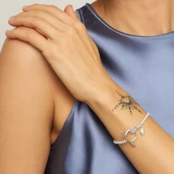 Delikatna bransoletka z pereł z ozdobnym zapięciem z kolekcji Perle