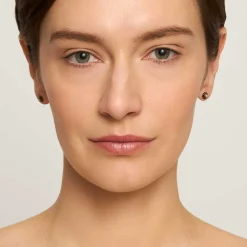 Delikatne, czarne kolczyki z kolekcji Minakari