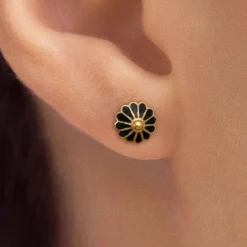 Delikatne, czarne kolczyki z kolekcji Minakari