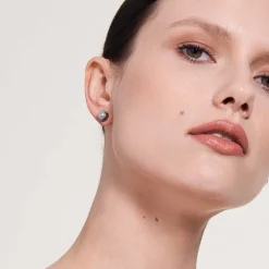 Delikatne, srebrne kolczyki z perełkami z kolekcji Soda