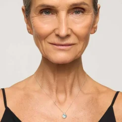 Delikatny naszyjnik z niebieskim topazem z kolekcji Verum