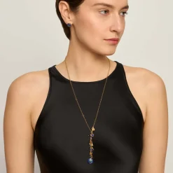 Długi naszyjnik z kolorowymi zawieszkami z kolekcji Minakari