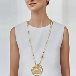 Długi naszyjnik z okrągłym wisiorem z kolekcji Holos