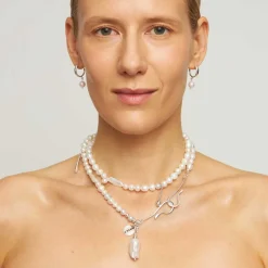 Długi, perłowy łańcuch z kolekcji Perle