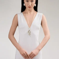 Długi, pozłacany naszyjnik z zawieszką w kształcie węża z kolekcji Kembali