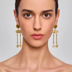 Długie kolczyki z fragmentami medalionów z kolekcji Semios