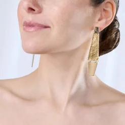 Długie kolczyki z kolekcji Monumental z ceramiką