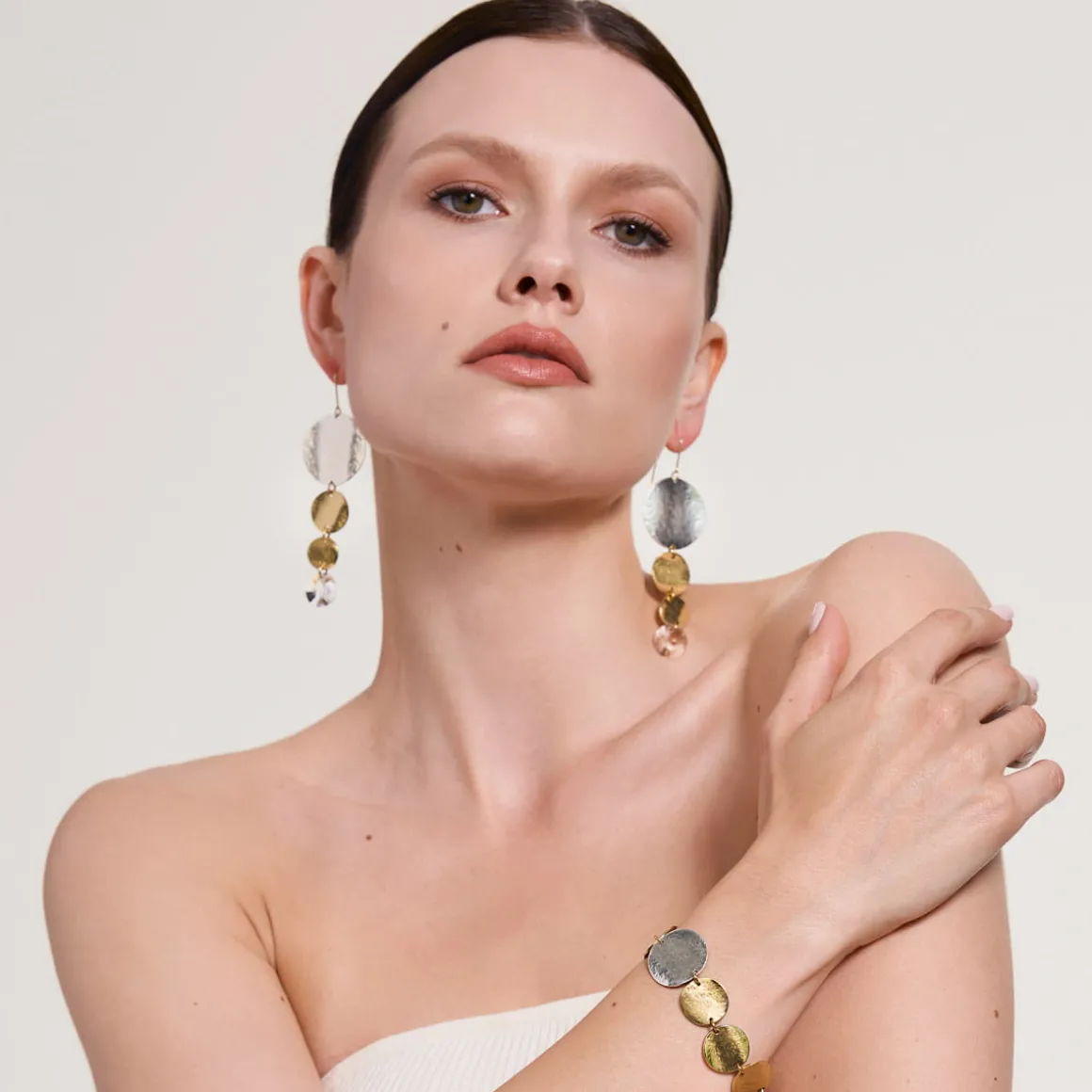 Długie kolczyki z kryształami z kolekcji Rundo