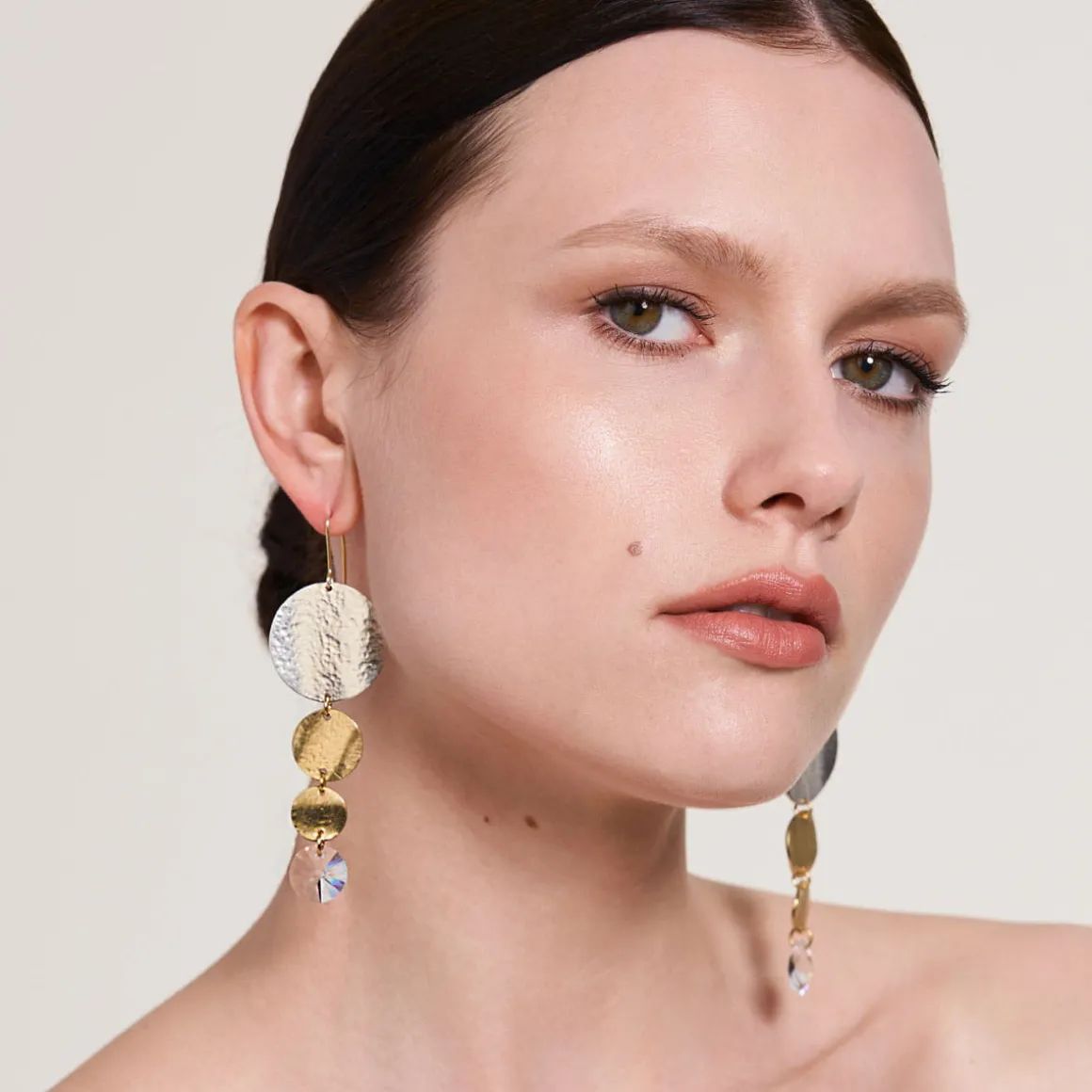 Długie kolczyki z kryształami z kolekcji Rundo