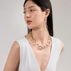 Długie kolczyki z wężowym zdobieniem z kolekcji Kembali