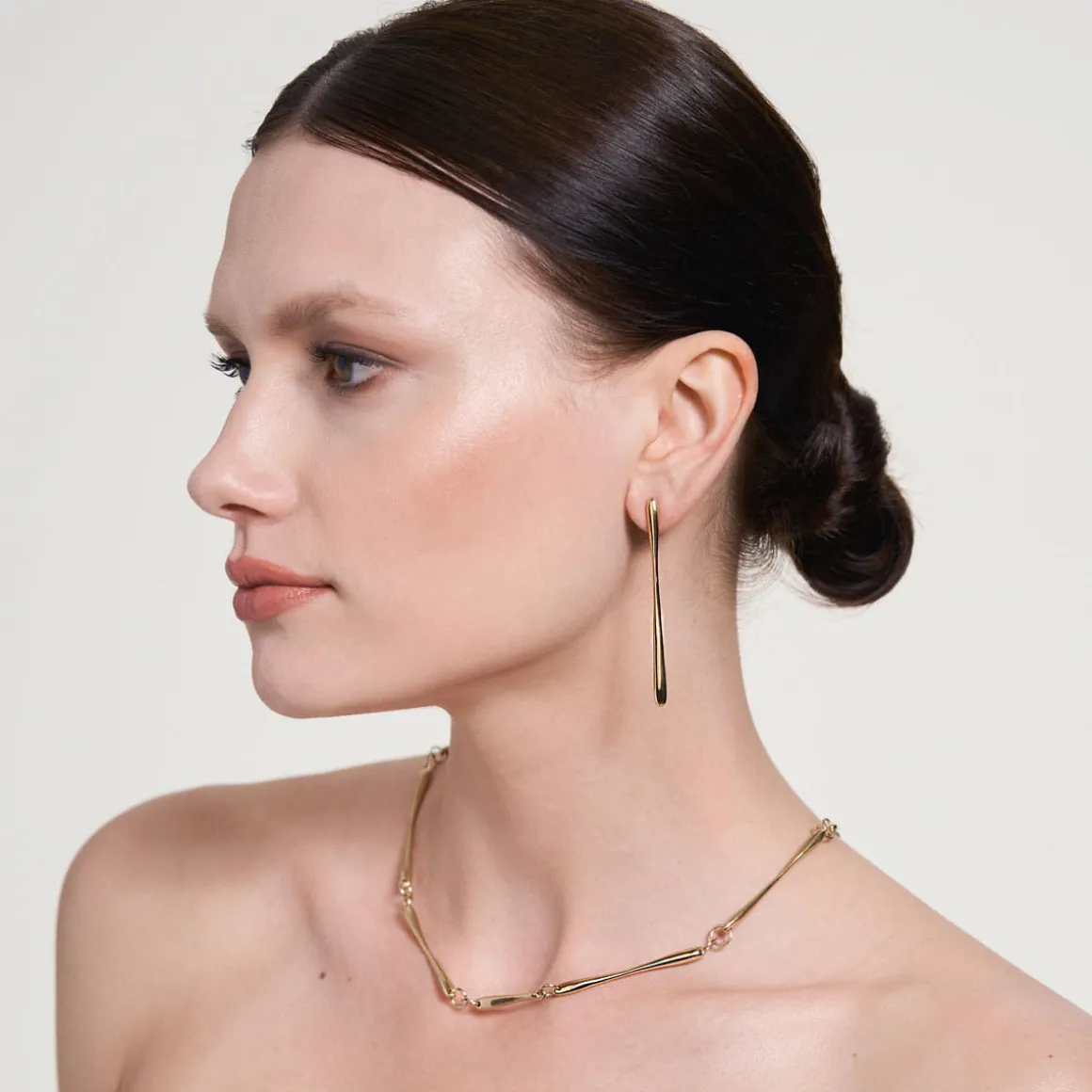 Elegancki, złoty naszyjnik z kolekcji New Stone