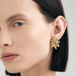 Gwiaździste, pozłacane kolczyki z meteorytem z kolekcji Meteoros