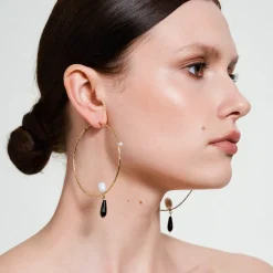 Kolczyki koła z perłami i onyksem z kolekcji Parer