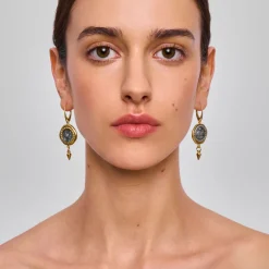 Kolczyki w kształcie królewskich pieczęci z kolekcji Semios