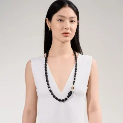 Limitowany drewniany naszyjnik w formie węża z kolekcji Kembali