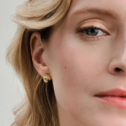 Małe kolczyki na sztyfcie z kolekcji Bery