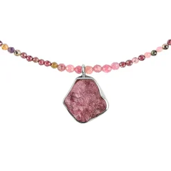 Naszyjnik z zawieszką z różowo-fioletowym turmalinem z kolekcji Aurora