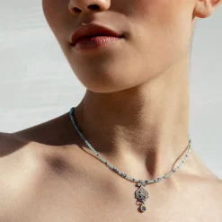 Niebieski naszyjnik z kamieni naturalnych ze srebrną zawieszką z kolekcji Maroko