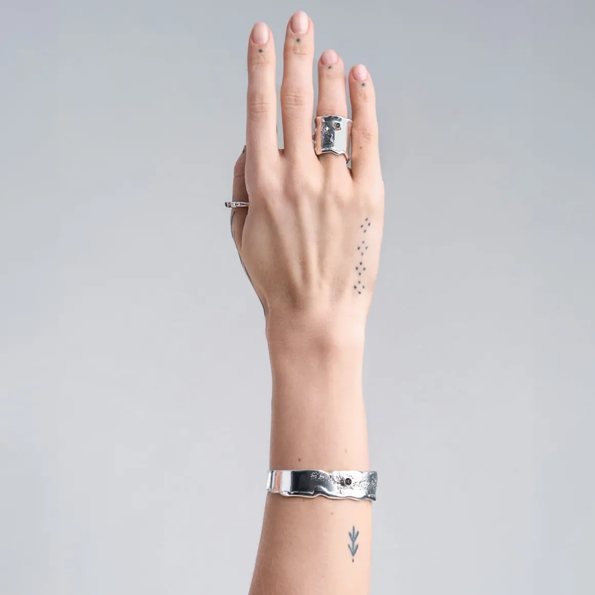 Nieregularna srebrna bransoletka z kolekcji New Stone