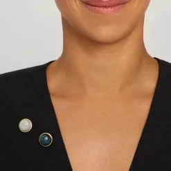 Okrągły pin z ciemnozielonym jadeitem z kolekcji Guatemala