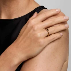 Pierścionek z onyksem z kolekcji Aurora