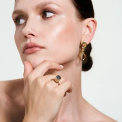 Pierścionek z syntetycznym kamieniem z kolekcji New Stone