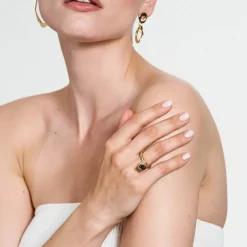 Pierścionek z syntetycznym kamieniem z kolekcji New Stone