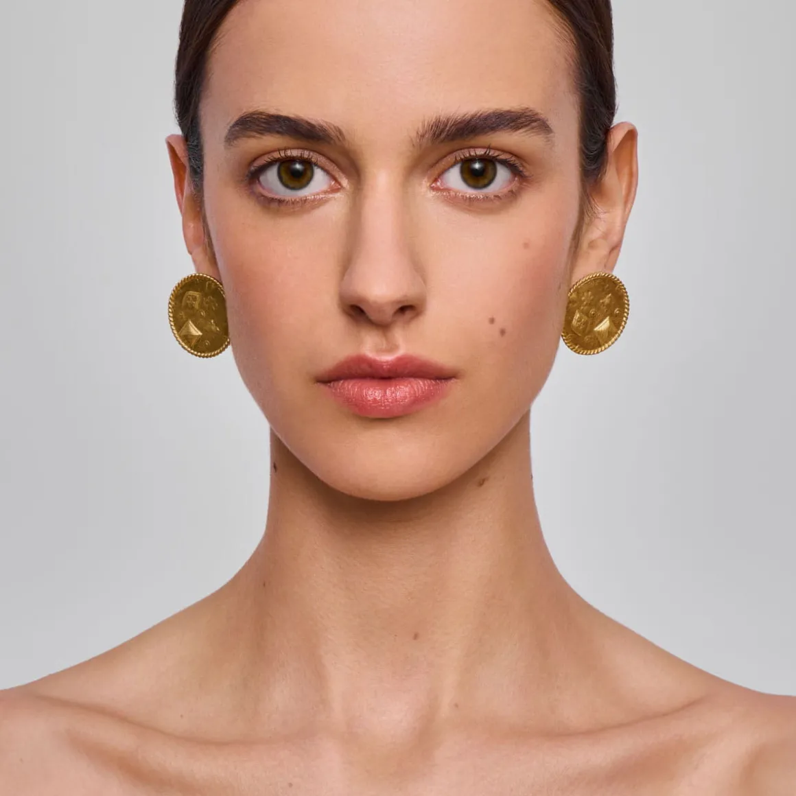 Pozłacane kolczyki medaliony z kolekcji Semios