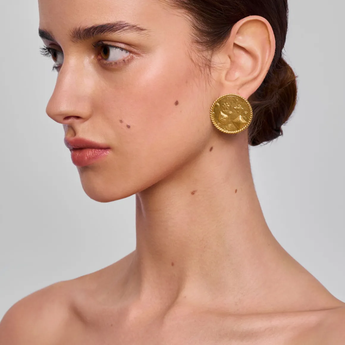 Pozłacane kolczyki medaliony z kolekcji Semios