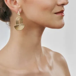 Pozłacane kolczyki na sztyft z kolekcji Holos