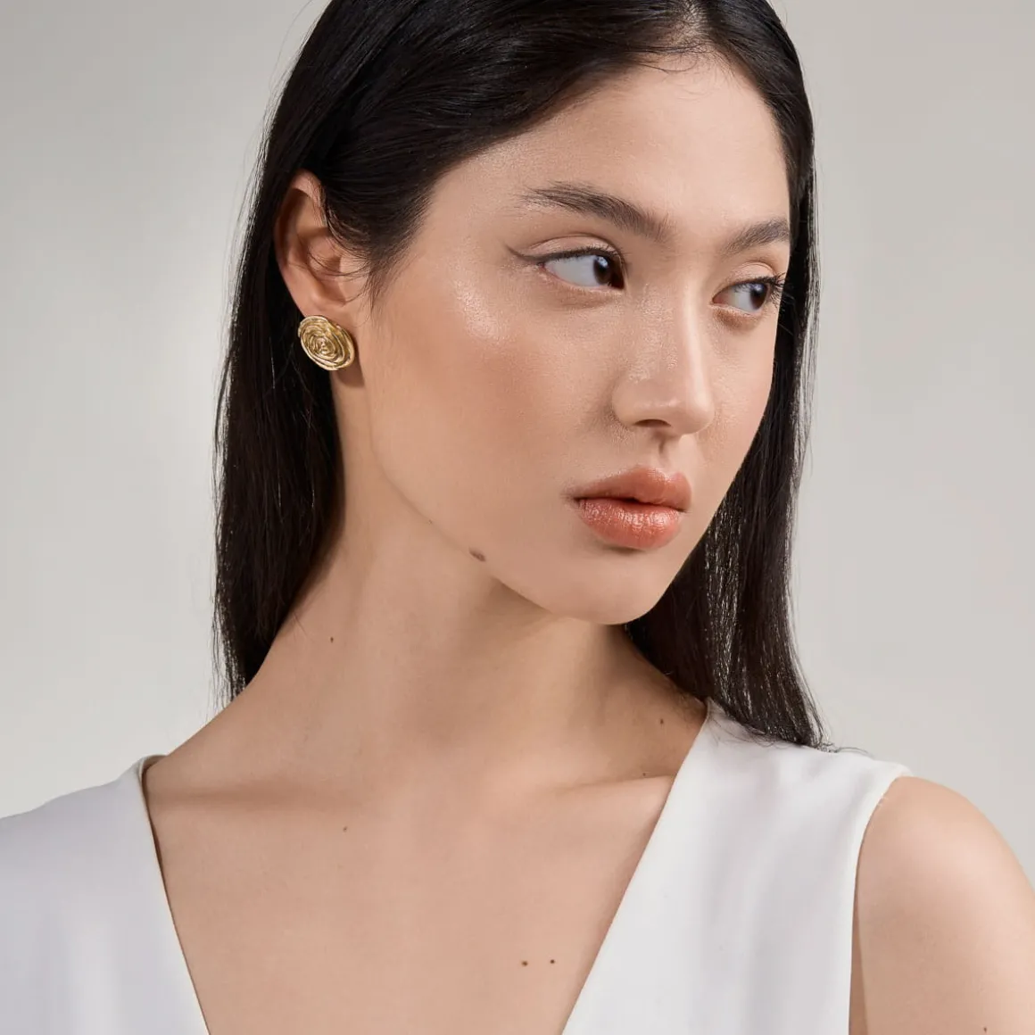 Pozłacane kolczyki róże z kolekcji Kembali