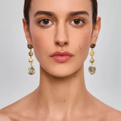 Pozłacane kolczyki z fragmentami medalionów z kolekcji Semios