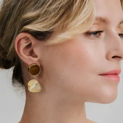 Pozłacane kolczyki z kolorowymi bursztynami z kolekcji Baltica