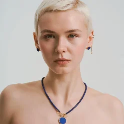 Pozłacany naszyjnik z koralami lapis lazuli z kolekcji Orini