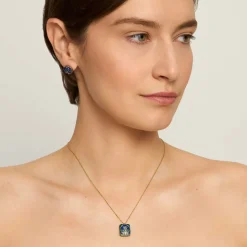 Pozłacany naszyjnik z zawieszką z roślinnym motywem z kolekcji Minakari