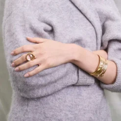 Pozłacany pierścionek z dużym kryształem górskim z kolekcji Prato