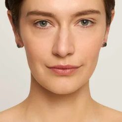 Ręcznie zdobione, srebrne kolczyki na sztyft z kolekcji Minakari