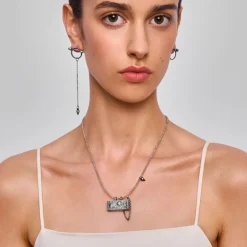 Srebrna amuletnica na sznurze labradorytów z kolekcji Semios