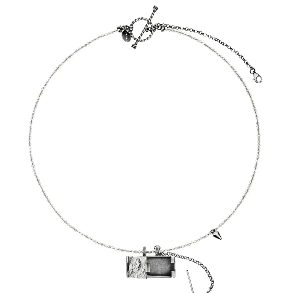 Srebrna amuletnica na sznurze labradorytów z kolekcji Semios