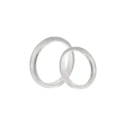 Srebrna, minimalistyczna obrączka z kolekcji Verum