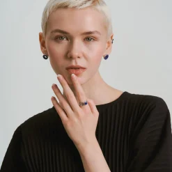 Srebrna obrączka z lapis lazuli z kolekcji Orini