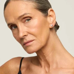 Srebrne, drobne kolczyki z perłami z kolekcji Perle