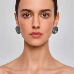 Srebrne kolczyki medaliony z kolekcji Semios