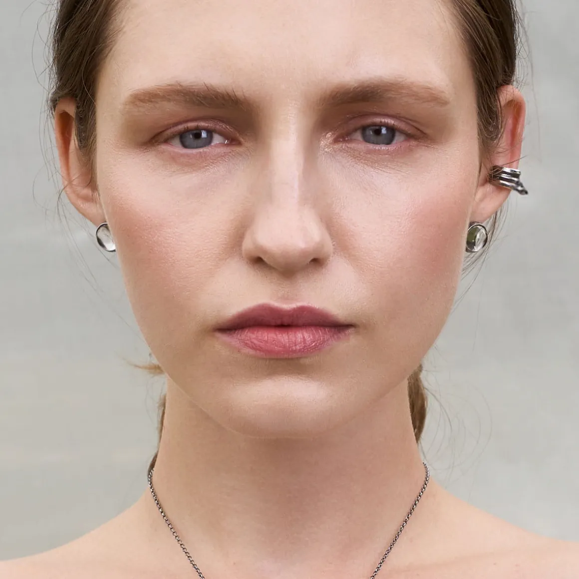 Srebrne kolczyki z kryształem górskim z kolekcji Prato